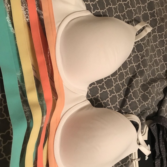 Bras - Picture 3 of 4